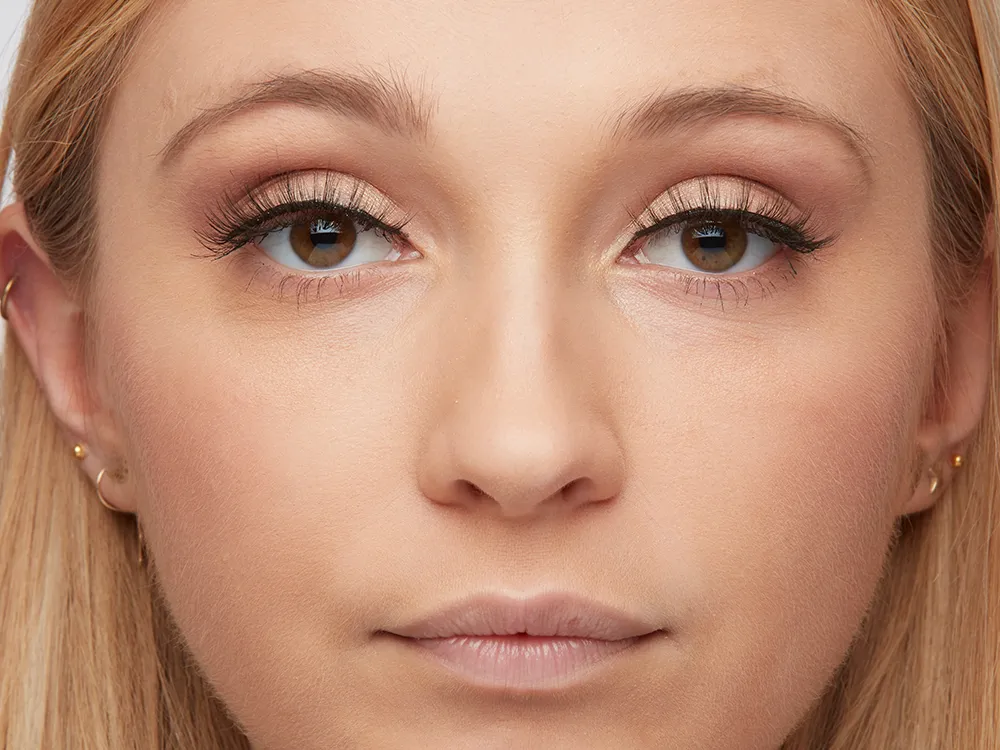How to Choose and Apply False Eyelashes