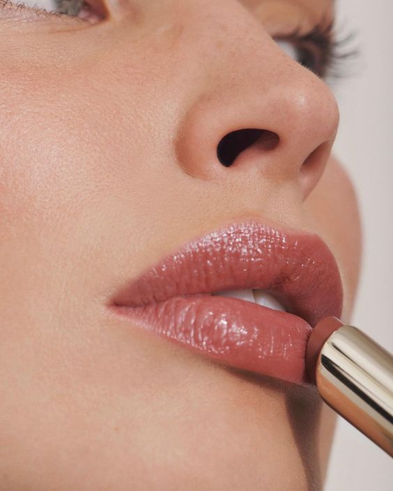 How to Create the Perfect Pout in Just 4 Steps