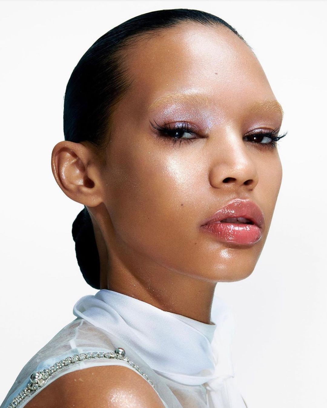 5 Makeup Trends We’re Bringing Into 2025