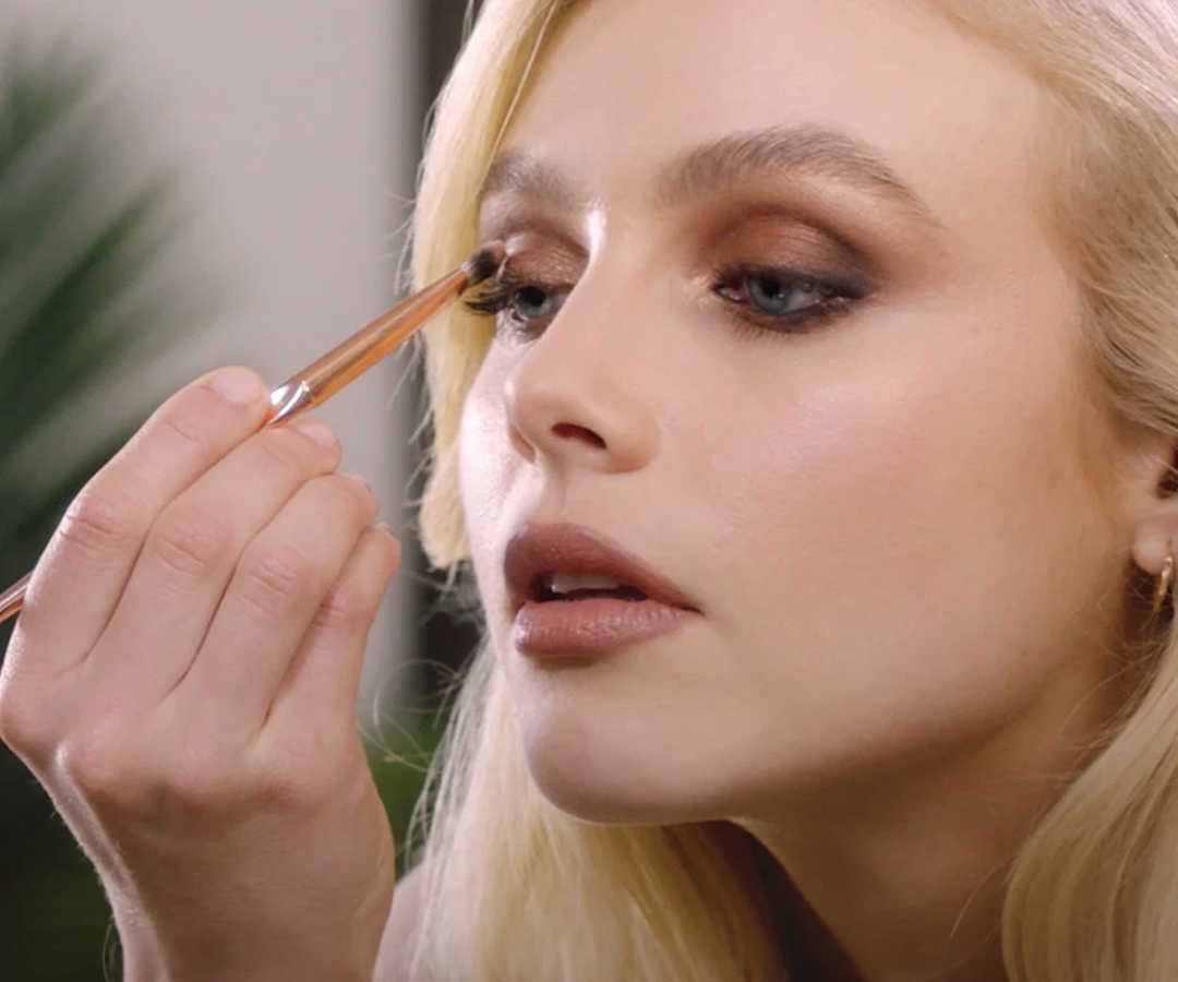 Level Up Your Makeup Game with These Eyeshadow Tips from Pros